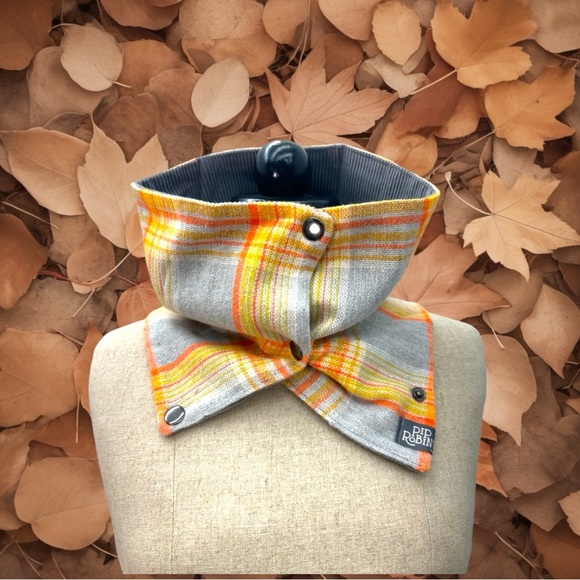 COPY - COWL NECK SCARF WITH SNAPS•CANADIAN MADE•3-DIFFERENT WAYS OF WEARING IT•… - Picture 2 of 2